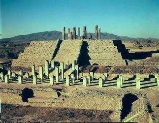 Vista della Piramide B